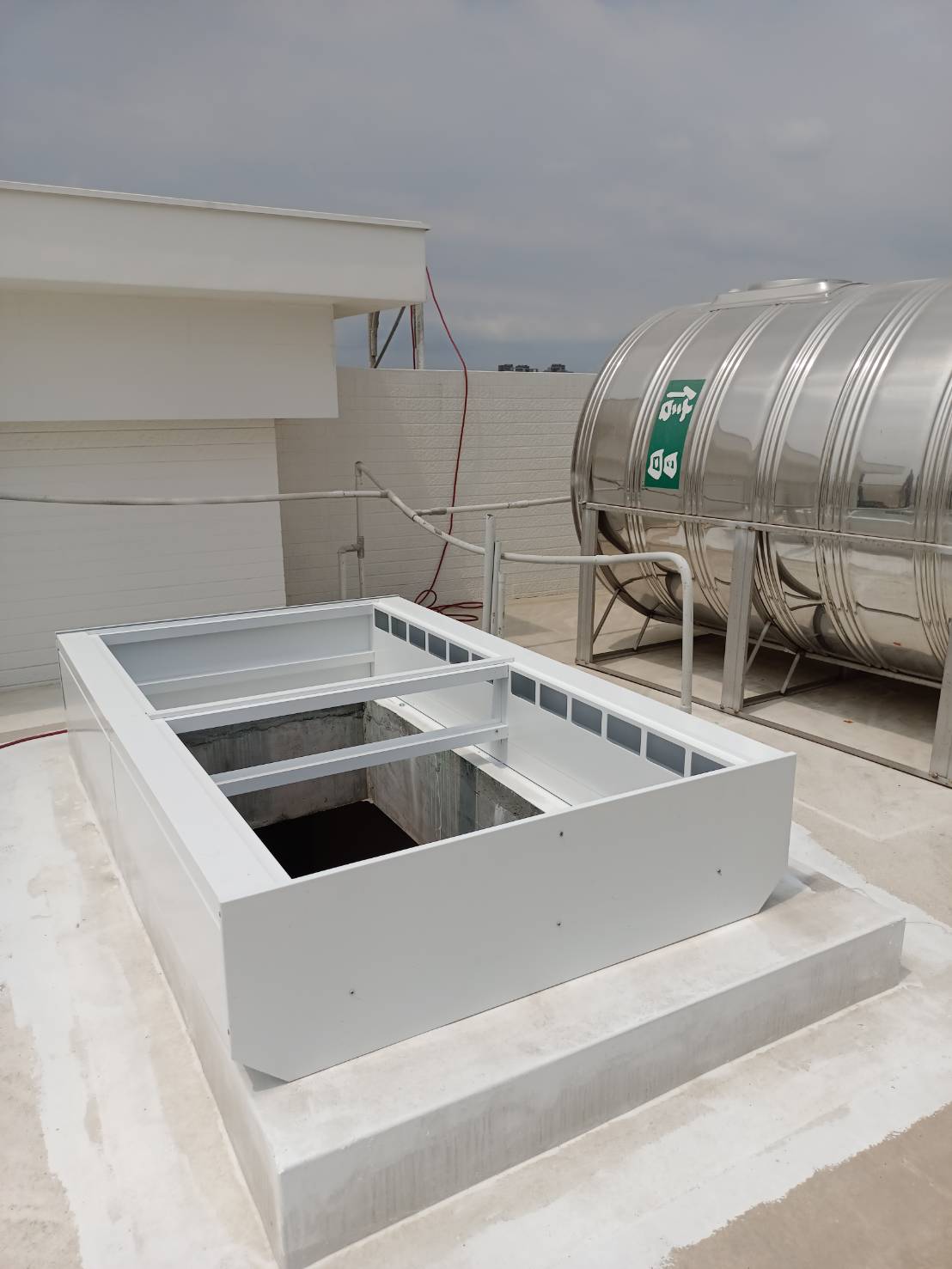 通風示意：上排氣下進風，形成自然對流