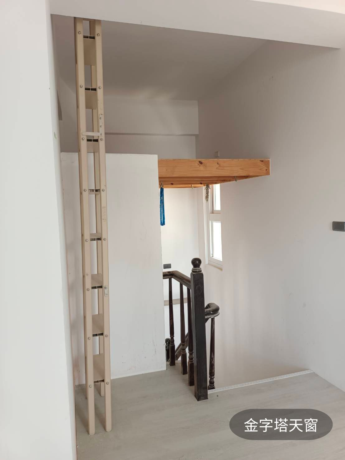 閣樓爬梯機能規劃：活化上方空間，打造專業置物儲物區