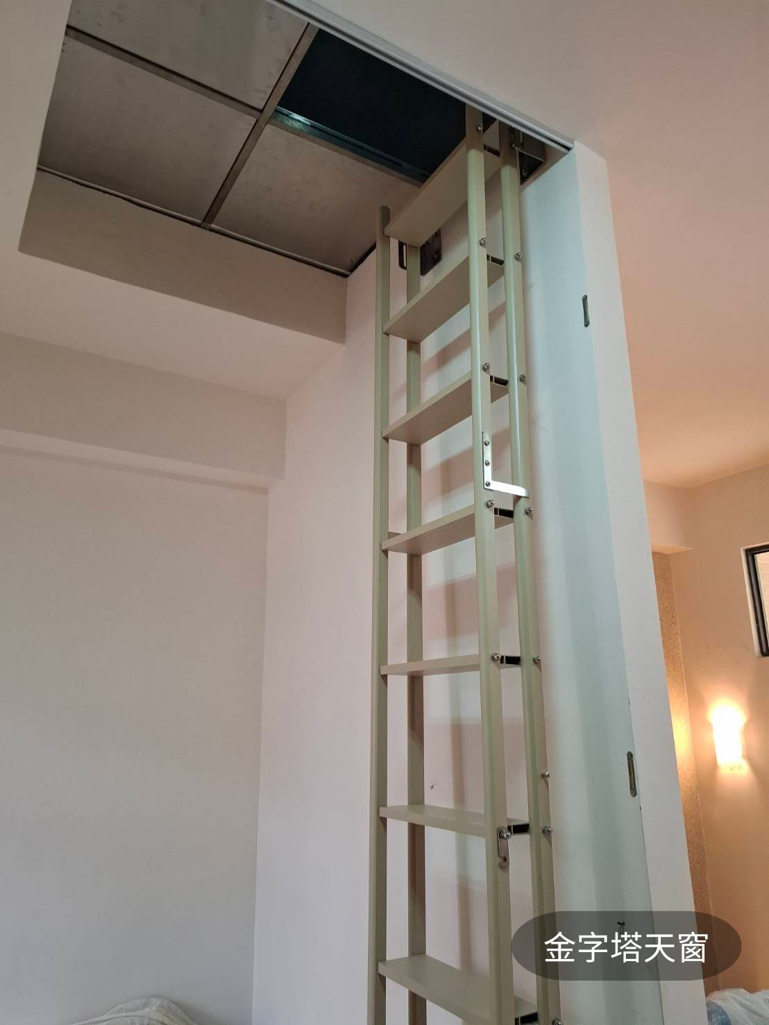 多功能頂樓爬梯置物架模式