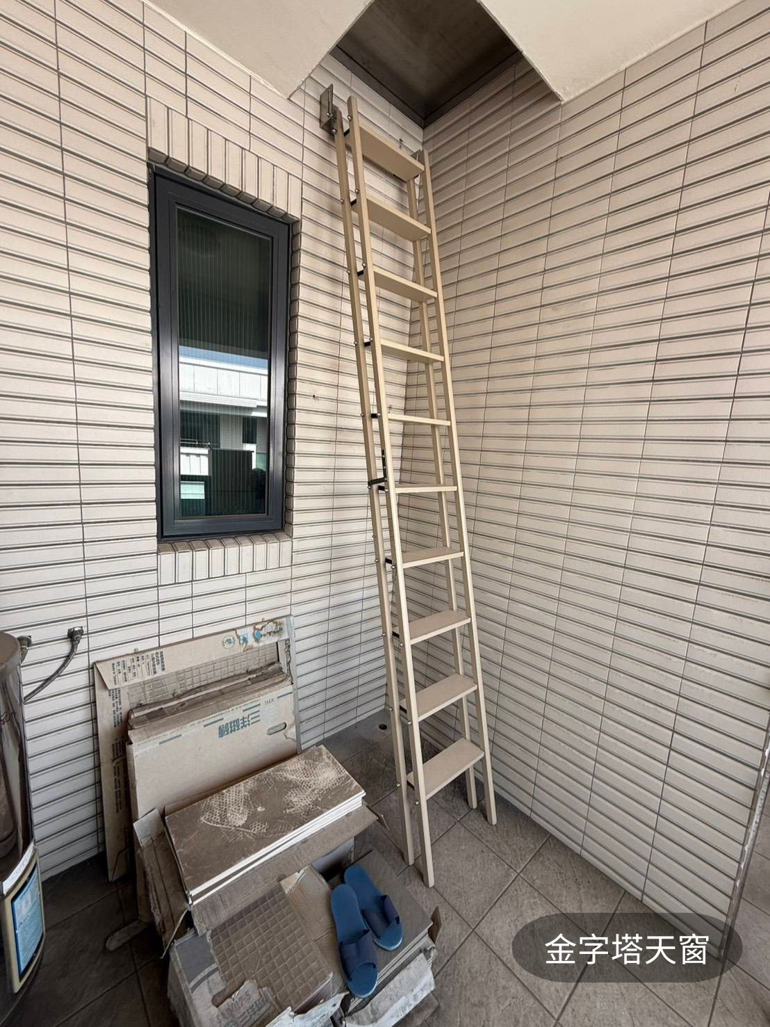 多功能頂樓爬梯展開狀態