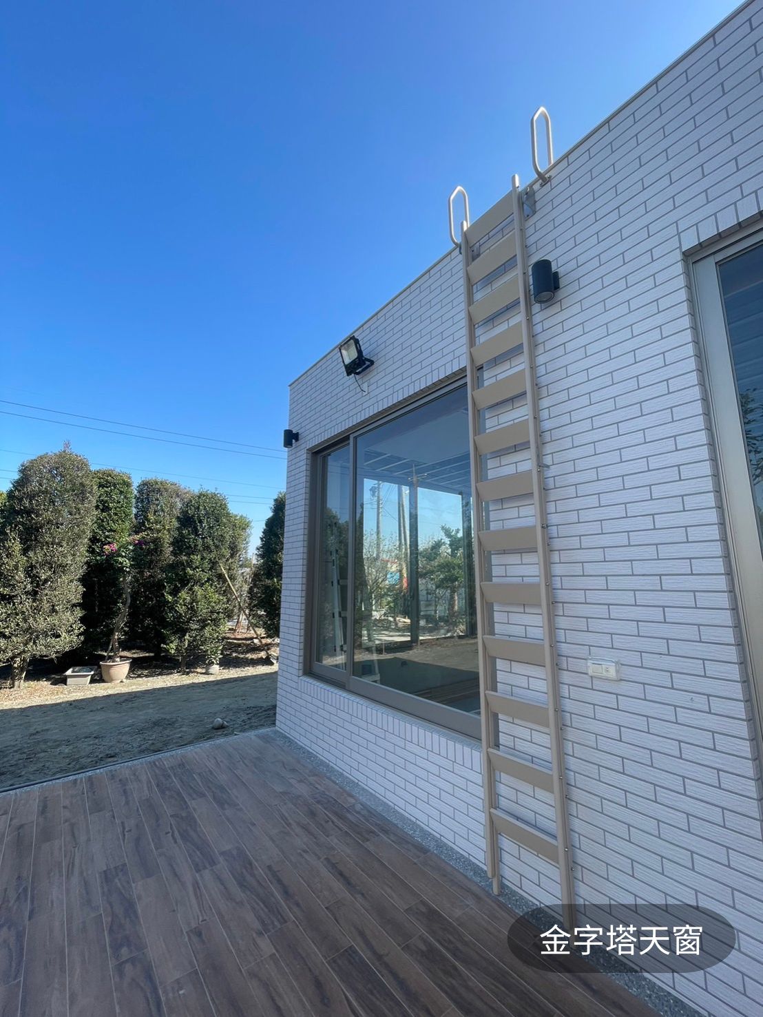 頂樓爬梯完工全景